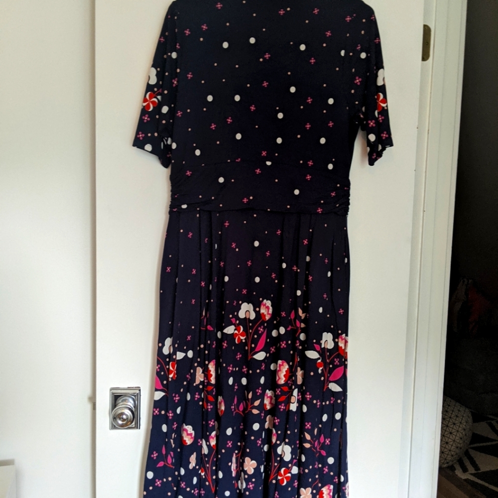 Boden v-neck short sleeved midi dress